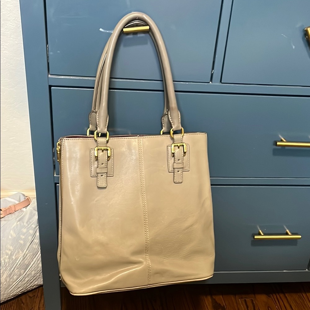 Elegant Tan Tote Bag with Textured Material and Gold Hardware